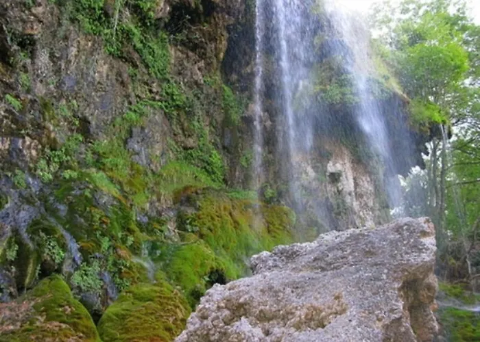 Cascades Location アパート Creissels